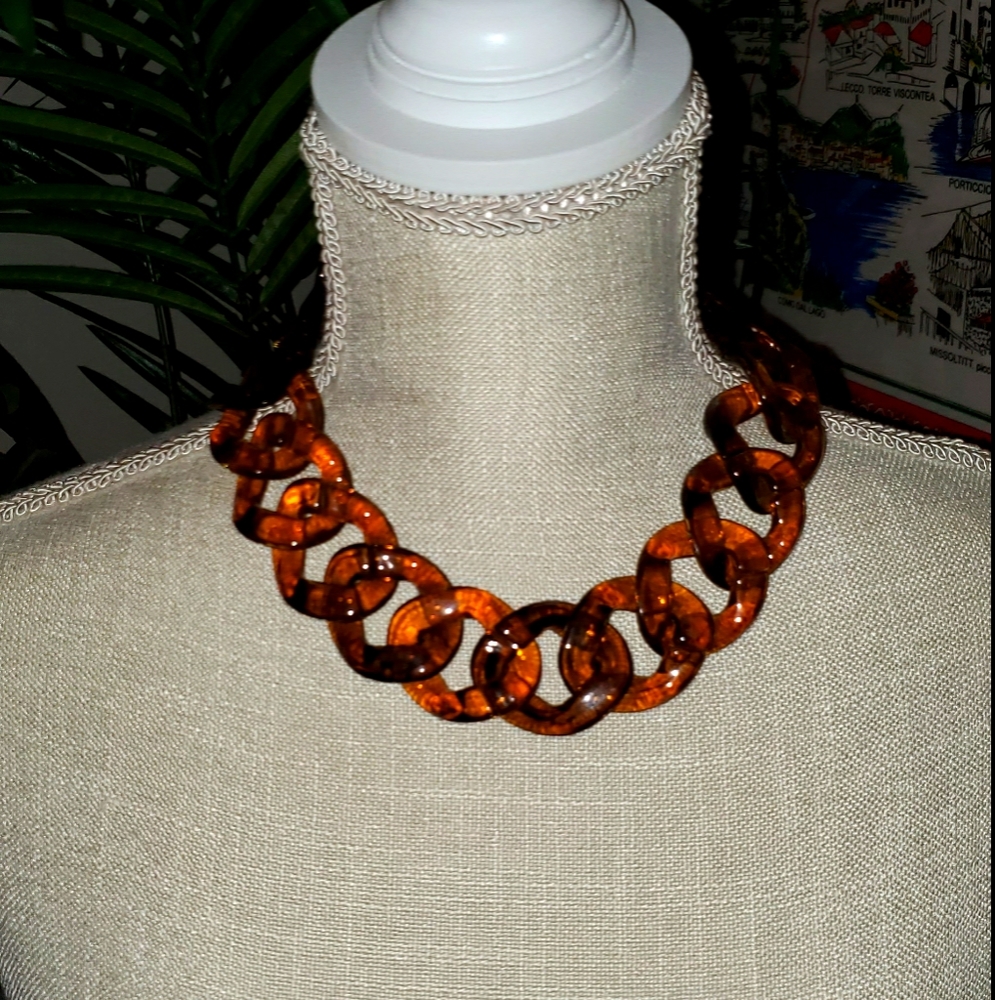 Acrylic tortoise shell chunky necklace